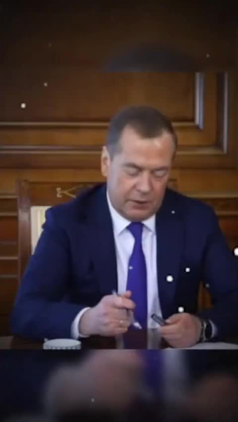 Медведев даёт жизненные советы 